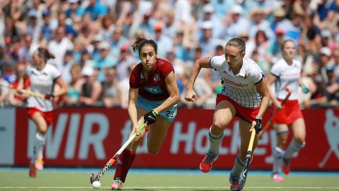 Feldhockey: Charlotte Gerstenhöfer (r) erzielte im DM-Finale 2024 den Ausgleich.