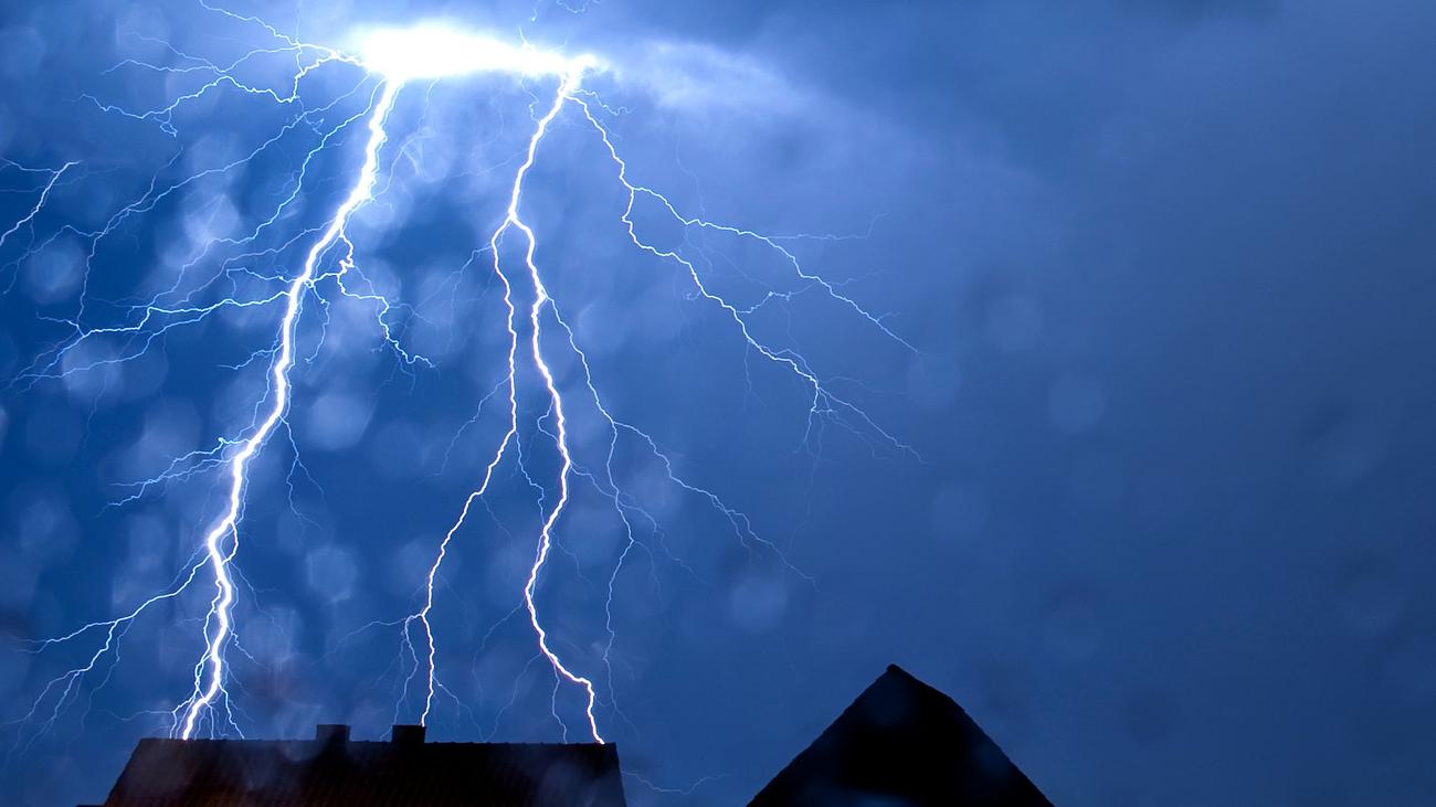 Dresden: 4 in mortal hazard after lightning strike