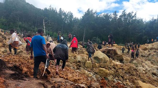 Katastrophen: Nach einem Erdrutsch im abgelegenen Hochland von Papua-Neuguinea werden Hunderte Todesopfer befürchtet. Einige Dörfer wurden komplett verschüttet.