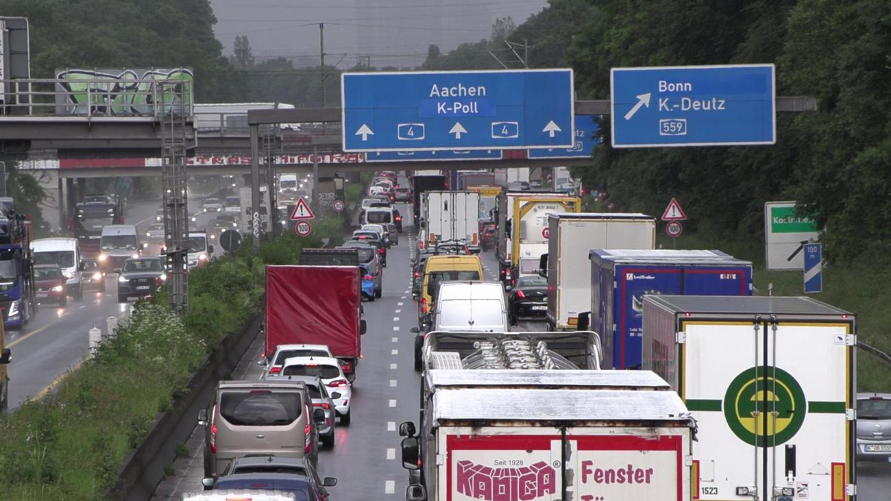 Feiertag: Fast 500 Kilometer Stau Auf NRW-Autobahnen Vor Fronleichnam ...