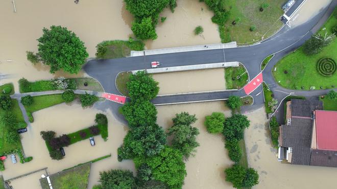 Unwetter: Das Hochwasser der Schussen überschwemmt Teile von Meckenbeuren.