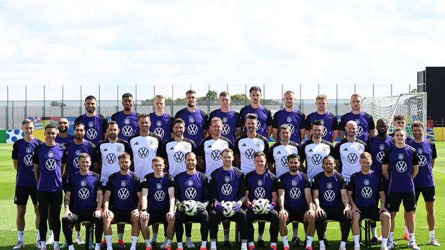 Fußball-EM: Mannschaftsfoto: Kompletter Kader vor Schottland im Training