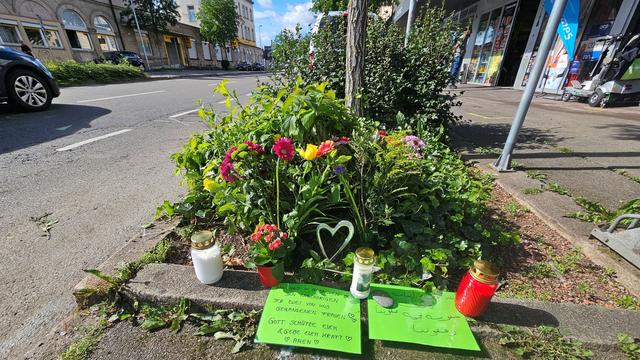 Baden-Württemberg: Wartende Fußgänger an Ampel bei Unfall getötet