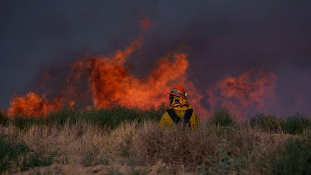 Feuer: Hunderte kämpfen gegen Waldbrand in Südkalifornien