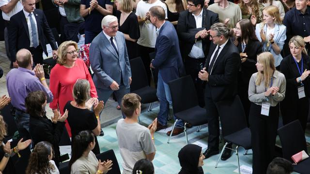 Entwicklungspolitik: Schule aus Magdeburg für Engagement ausgezeichnet