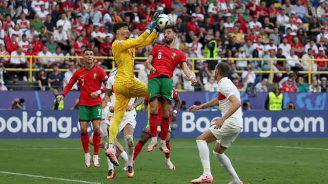 Fußball: Türkisches Eigentor hilft: Portugal erreicht Achtelfinale