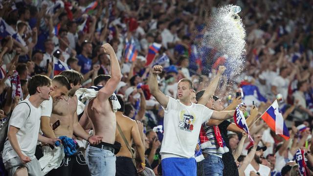 Fußball: England zittert sich zum Gruppensieg, auch Slowenien weiter