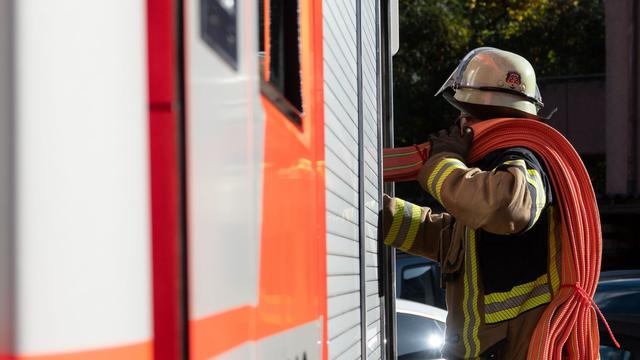 Brände: Sieben Menschen atmen Rauchgas bei Feuer in Krankenhaus ein