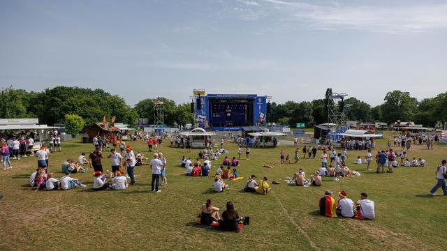 Fußball-EM: 20.000 deutsche Fans ziehen durch Dortmund