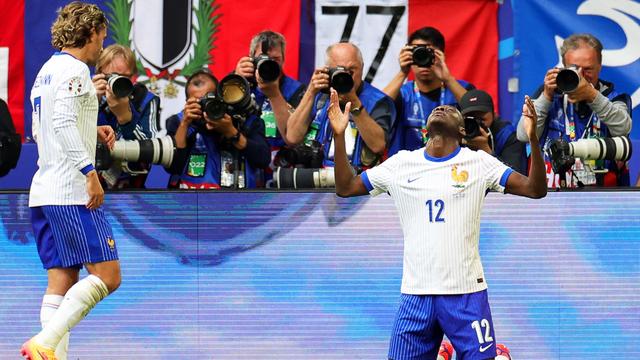 Fußball-EM: Durch Eigentor: Frankreich zittert sich ins Viertelfinale