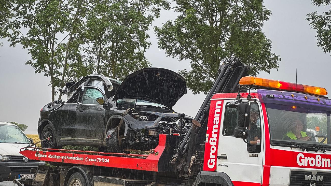 Verkehrsunfall Unfall Mit Drei Toten Bei Naumburg Fahrer War