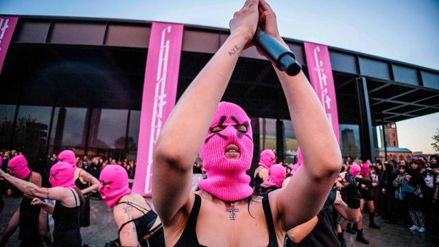 Protestkonzert: Punk unterm Regenbogen - Pussy Riot protestieren in Berlin