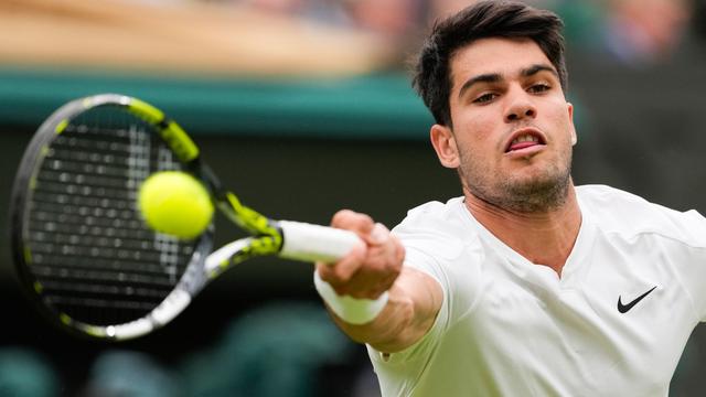 Tennis-Favorit mit Problemen: Titelverteidiger Alcaraz zittert sich in Wimbledon weiter