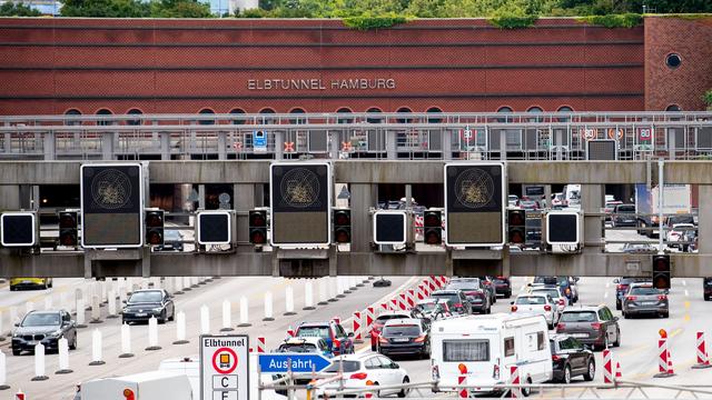 Reiseverkehr: Staus vor dem Elbtunnel – ADAC erwartet «Sommerstauwelle»