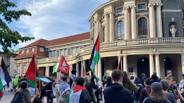 Konflikte: Antisemitismus-Vorlesung - 200 Demonstrierende vor Uni