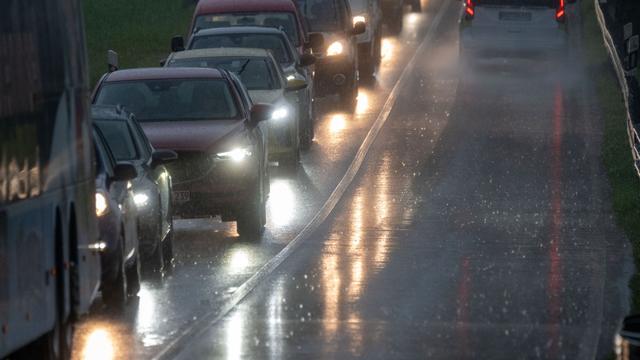 Gewitter und Sturmböen: Wieder Unwetterwarnung im Nordosten