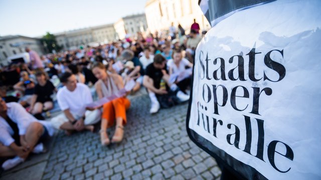 Umsonst und draußen: Dem Regen trotzen - «Staatsoper für alle» lockt nur wenige