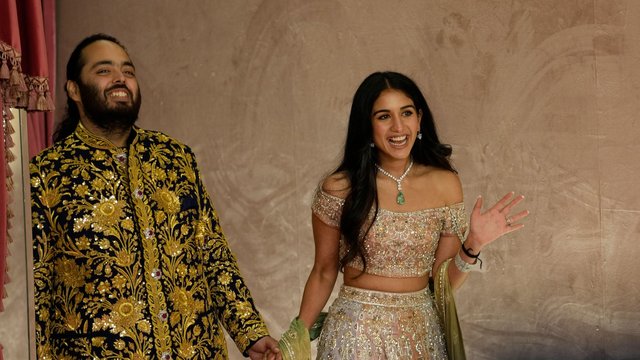 Paar gibt sich das Jawort: Mega-Hochzeit der Milliardäre in Indien