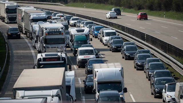 Stau: Zunahme des Urlaubsverkehrs am Wochenende erwartet