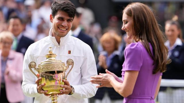 Tennis: Alcaraz dominiert und triumphiert in Wimbledon über Djokovic