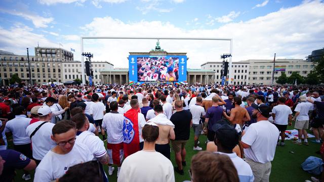 Europameisterschaft: UEFA und Senat: Großartige Fans, großartige Organisation