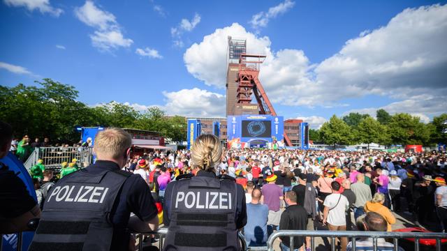Rechtsextreme Vorfälle: Nach Fußball-EM: Mehrere Ermittlungen wegen Nazi-Symbolen