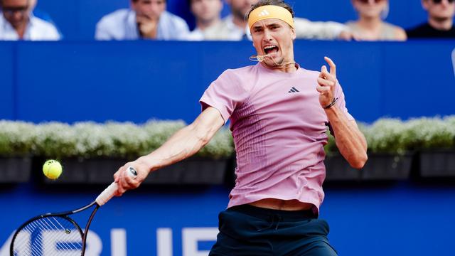 Tennis: Knie hält: Zverev souverän ins Halbfinale in Hamburg