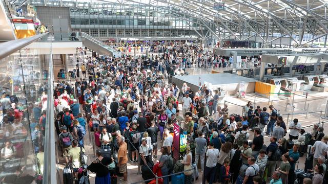 Sommerferien: Computerprobleme am Hamburger Flughafen