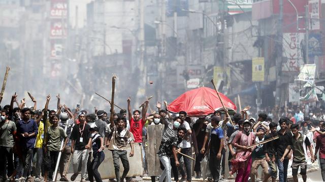 Zusammenstöße: Studentenproteste in Bangladesch: Truppen im Einsatz