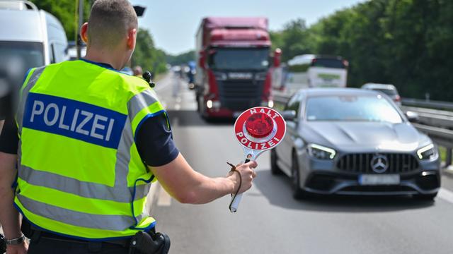 Bilanz der Polizei: Grenzkontrollen wegen der EM: 275 Schleuser festgenommen