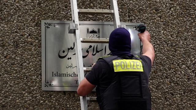 Extremistischer Moscheeverein: Verbotsverfügung: Razzia gegen Islamisches Zentrum Berlin