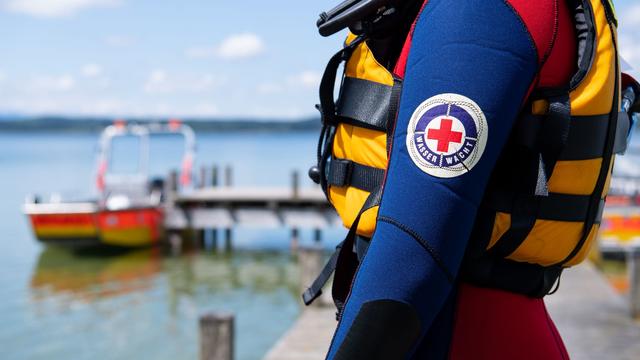 Ursache noch unbekannt: Mann ertrinkt im Karlsfelder See beim Schwimmen