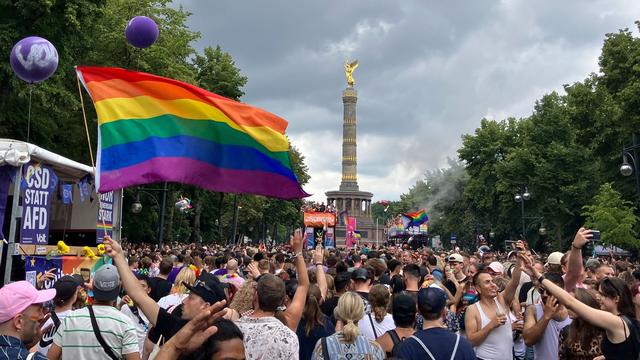 LGBT: Berliner Pride friedlich - Ärger bei «Queers for Palestine»