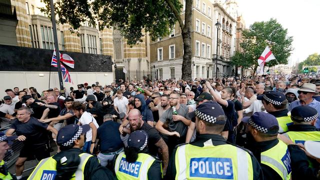 Bluttat in England: 100 Festnahmen bei Tumult in London nach Messerattacke