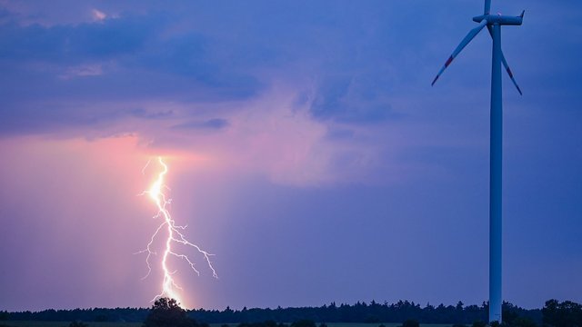 Verhalten bei Unwettern: Blitzschlag-Gefahr: Welche Regeln es zu beachten gilt
