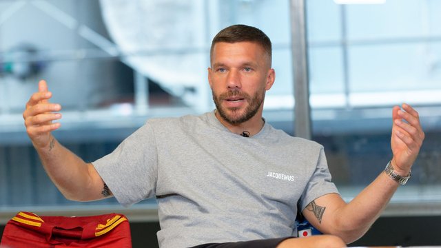 Fußball: Podolski plant vorzeitiges Abschiedsspiel