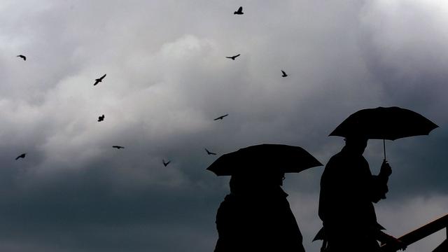 Wetter: Regen in Sachsen-Anhalt - regional Unwettergefahr