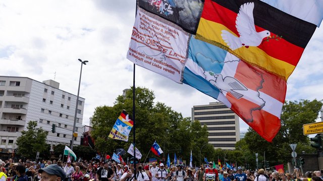 Protestzug durch Berlin: «Querdenker» demonstrieren in Berlin