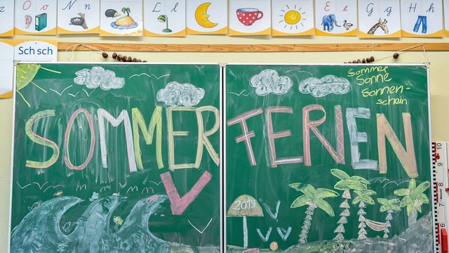 Schulen: Verlängerte Sommerferien können teuer werden