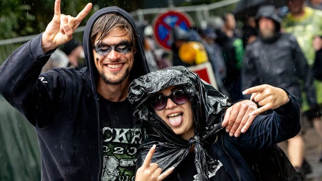 Musikfestival: Wummernde Bässe lassen Wackens Wiesen beben