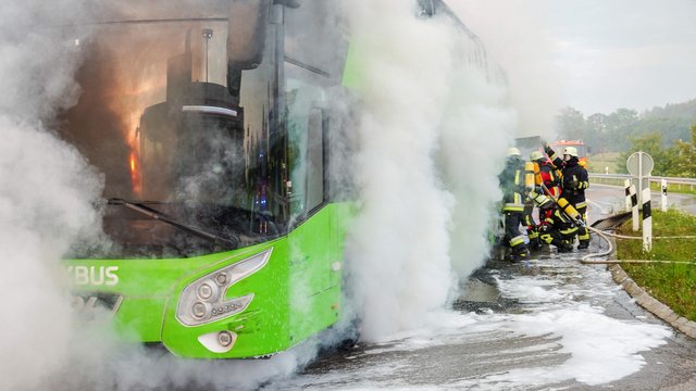 Landkreis Unterallgäu: Sechsstelliger Schaden nach Busbrand bei A96