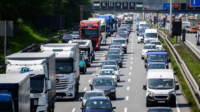 A7 war Stau-Spitzenreiterin: Sommerferien: 11.650 Kilometer Stau auf Autobahnen im Land