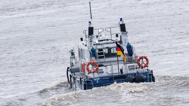 Unfall auf dem Rhein: Insasse eines Sportboots bei Köln tödlich verunglückt