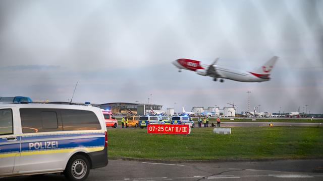 Letzte Generation: Klimaaktivisten auf Flughäfen – Köln/Bonn stellt Betrieb ein