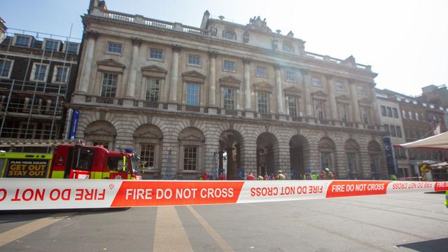 Historisches Gebäude: Aufatmen in London: Brand in Somerset House eingedämmt