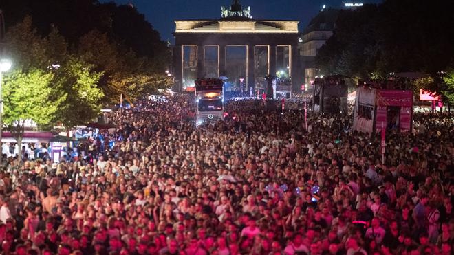 Technoparade: Techno-Parade im Tiergarten - 