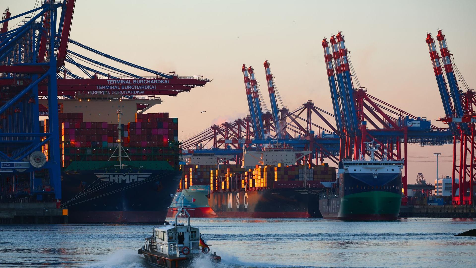 Schifffahrt: Containerumschlag im Hamburger Hafen stagniert