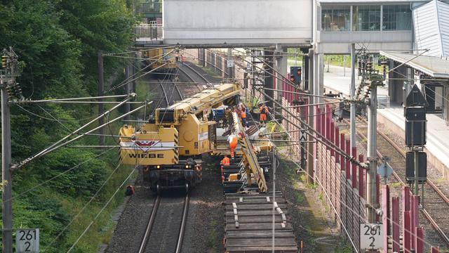 Bahnverkehr: Deutsche Bahn: Ersatzverkehr Hamburg-Berlin läuft stabil