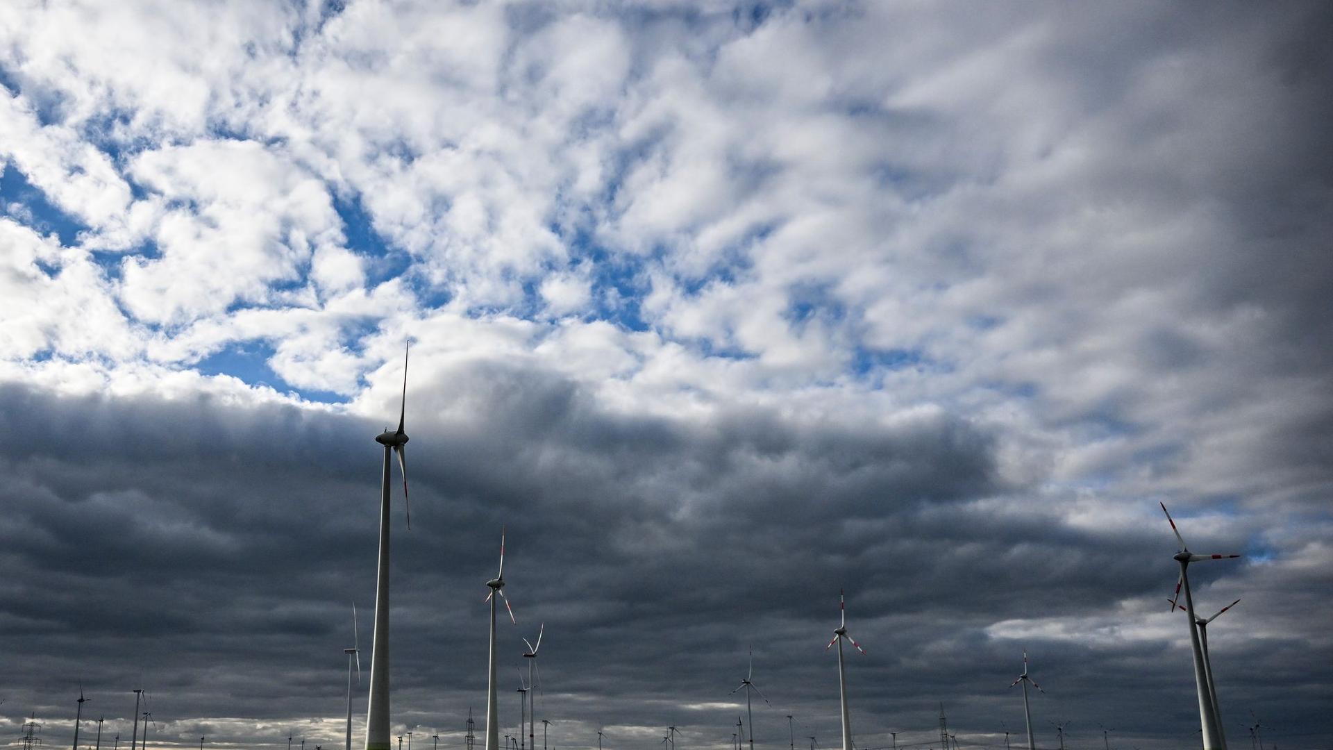 Deutscher Wetterdienst: Wolken und Wind in Berlin und Brandenburg