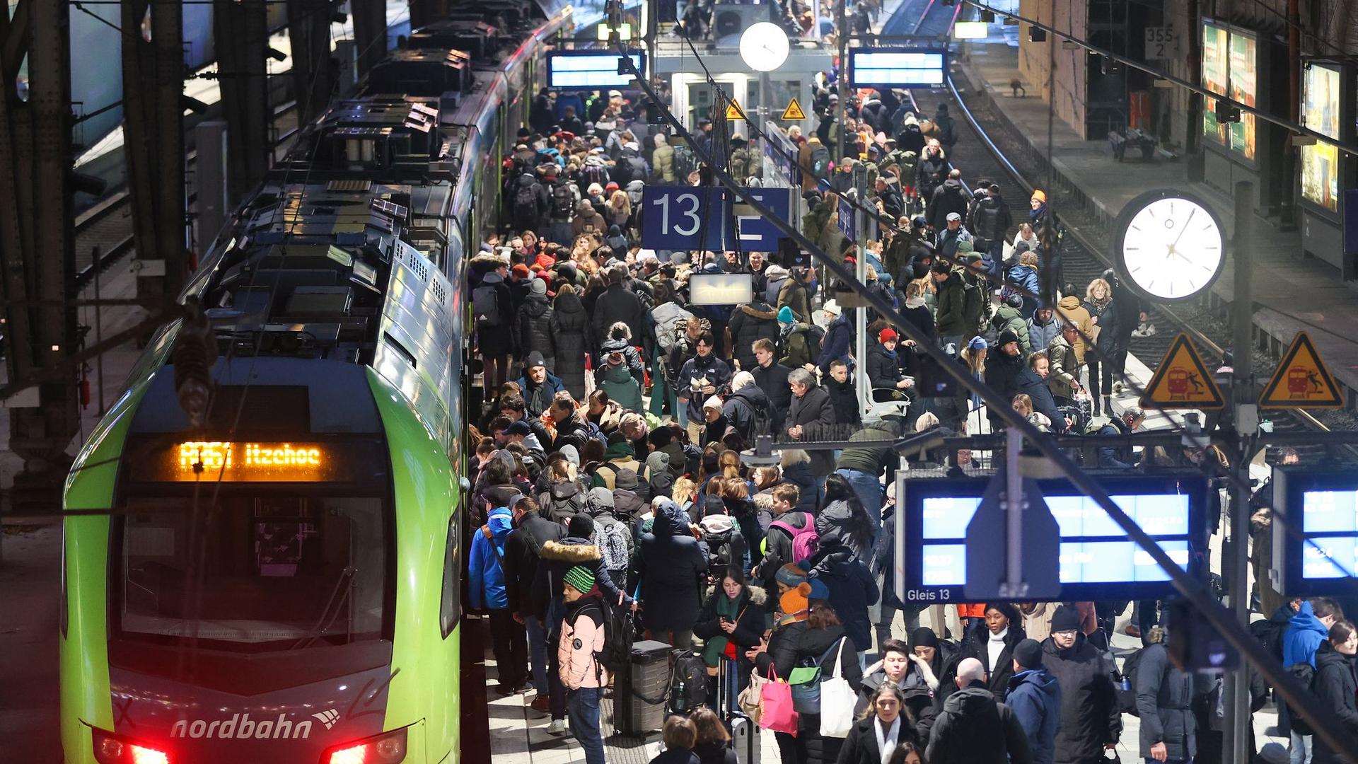 Arbeitsweg: Fast 400.000 Menschen fahren täglich zur Arbeit nach Hamburg